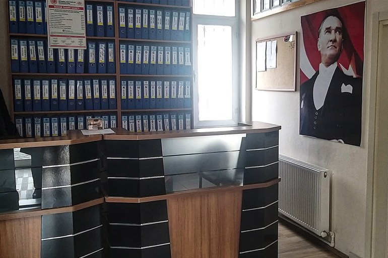 مكتب استقبال مراجعات المواطنين في مكتب مختار تركي