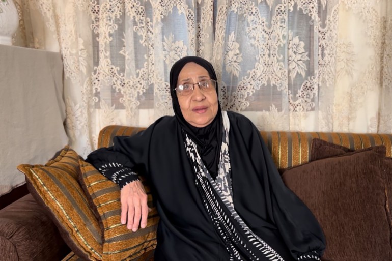طلبت أم زهير من أولادها عدم شراء هدية لها وعدم الاحتفال بها، تضامنا مع أمهات غزة